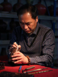 何俊明